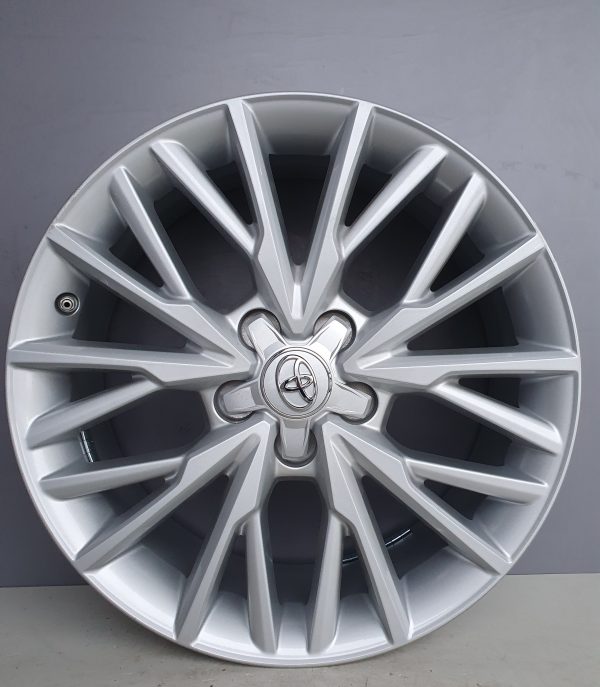 Toyotan alkuperäiset vanteet 5x114,3